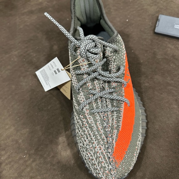 BNWT Yeezy Boost 350 v2 grey/orange Mens sz8 - Picture 7 of 7